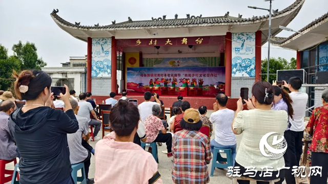泌陽(yáng)縣馬谷田鎮(zhèn)河南村：秋季村晚慶豐收