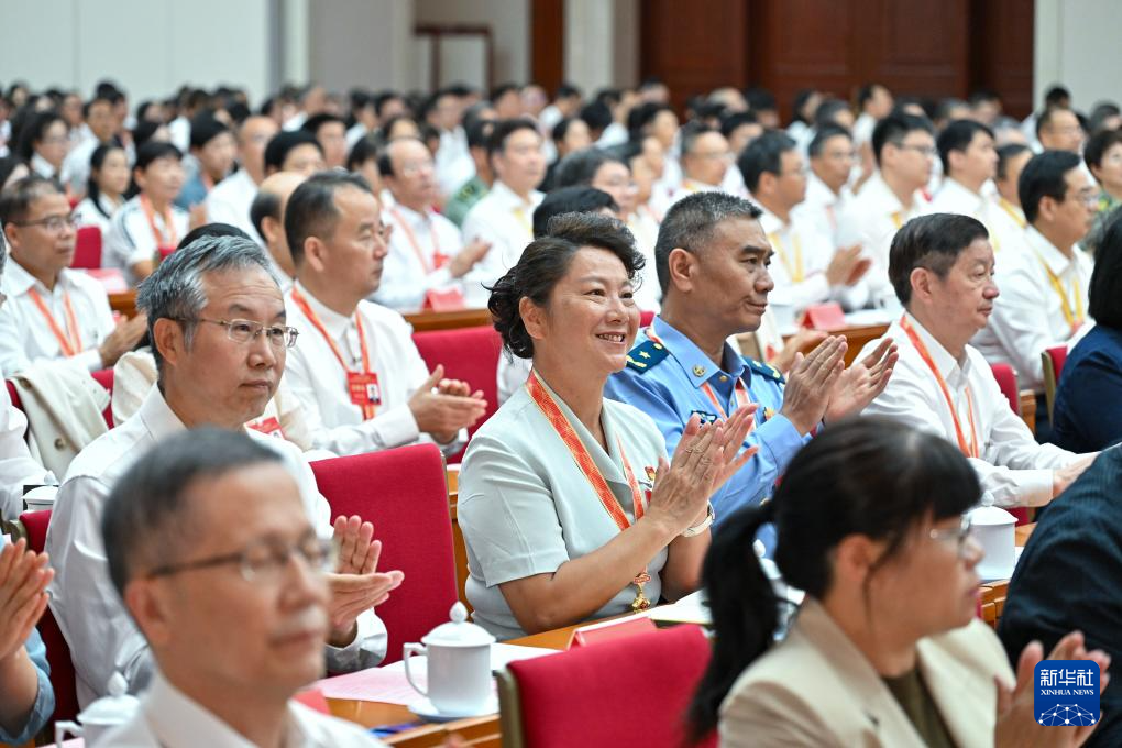 慶祝第40個(gè)教師節(jié)暨全國(guó)教育系統(tǒng)先進(jìn)集體和先進(jìn)個(gè)人表彰活動(dòng)在京舉行