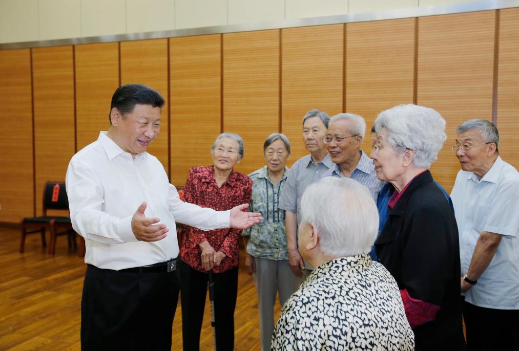 圖文故事丨習(xí)近平總書記同人民教師在一起