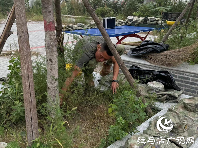 確山縣石滾河鎮(zhèn)：同心清潔家園 軍民演繹魚水情誼