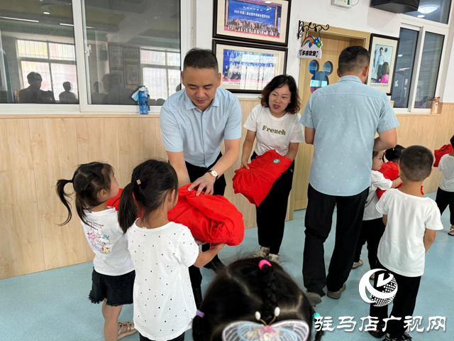 駐馬店：企業(yè)愛心捐贈   情暖教師節(jié)
