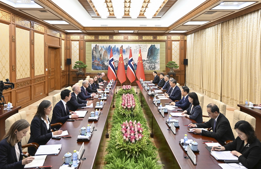 習(xí)近平會(huì)見(jiàn)挪威首相斯特勒