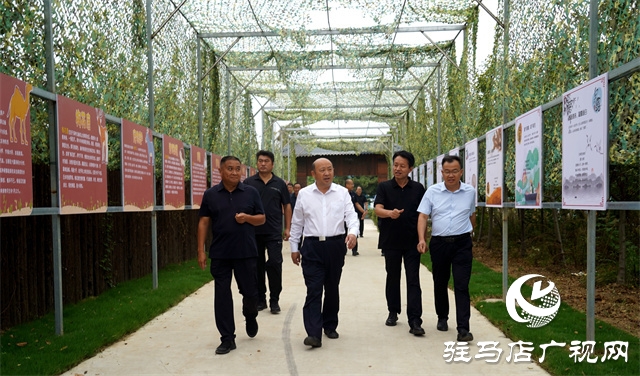 泌陽縣委副書記、縣長朱東升中秋節(jié)前督導(dǎo)檢查安全生產(chǎn)和節(jié)日商品保供等工作