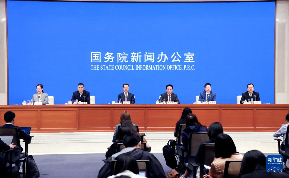 強化基本民生保障 創(chuàng)新基層社會治理——民政部有關(guān)負責(zé)人回應(yīng)熱點問題