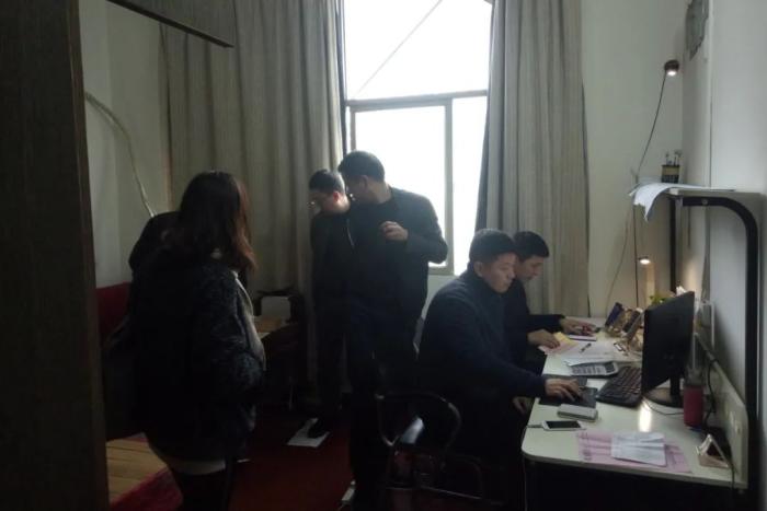 涉案2.85億、潛逃境外5年 2名特大網(wǎng)絡(luò)賭博案逃犯被勸投