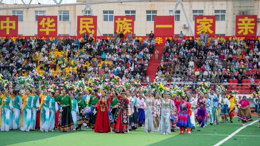 各民族一起來(lái)實(shí)現(xiàn)中華民族偉大復(fù)興的中國(guó)夢(mèng)——以習(xí)近平同志為核心的黨中央推動(dòng)鑄牢中華民族共同體意識(shí)紀(jì)實(shí)