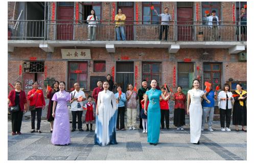 獻(xiàn)禮新中國75周年華誕，河南曲藝快閃《旗》唱響鄭州