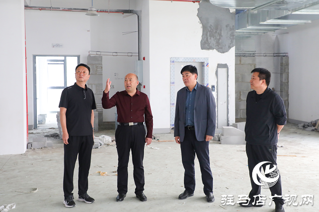 泌陽縣委副書記、縣長朱東升國慶節(jié)看望慰問一線工作人員、調(diào)研項(xiàng)目建設(shè)