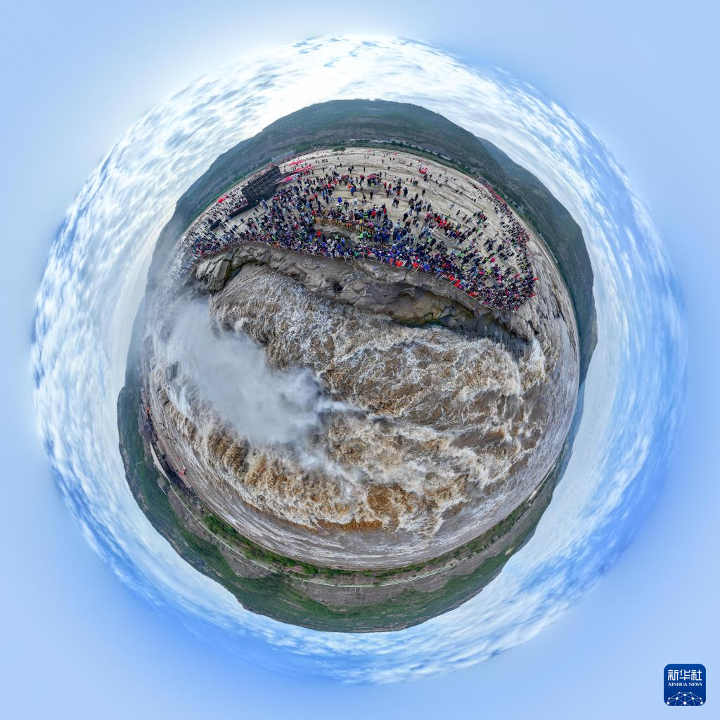 國(guó)慶假期壺口瀑布游人眾