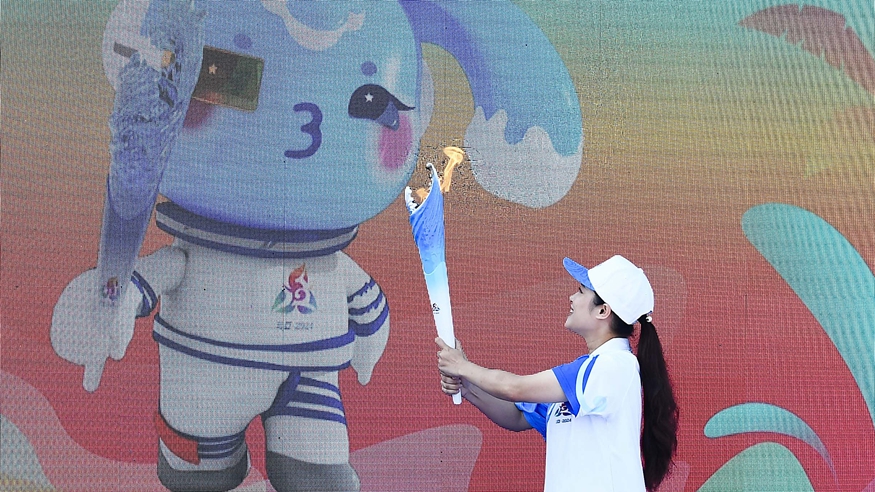 第十二屆全國(guó)少數(shù)民族傳統(tǒng)體育運(yùn)動(dòng)會(huì)啟動(dòng)火炬?zhèn)鬟f