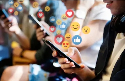 “坑老”養(yǎng)生直播間：發(fā)雞蛋送禮品線下引流，開私域直播線上“洗腦”