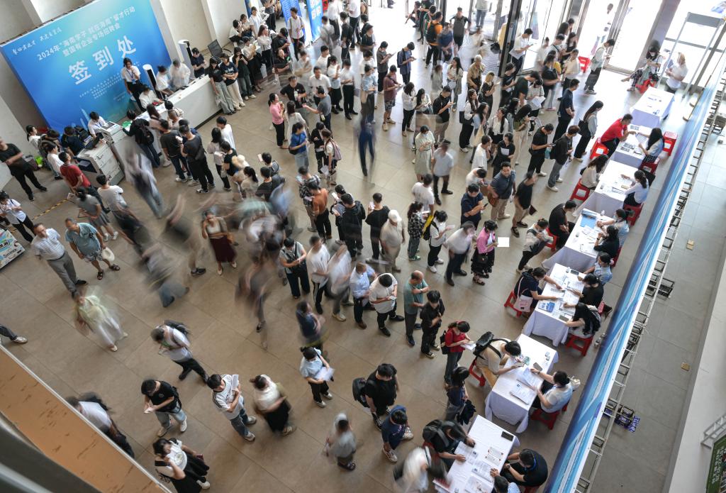 虛假招聘、就業(yè)歧視、高薪誘騙……各地集中查處違法招聘案件