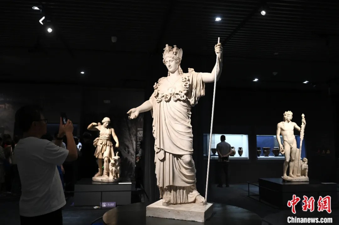 東西問·古典學丨希臘學者斯泰里斯：孤立看待文明，過時了!