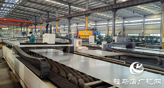 河南鵬飛門業(yè):開足馬力抓生產(chǎn) 全力沖刺四季度