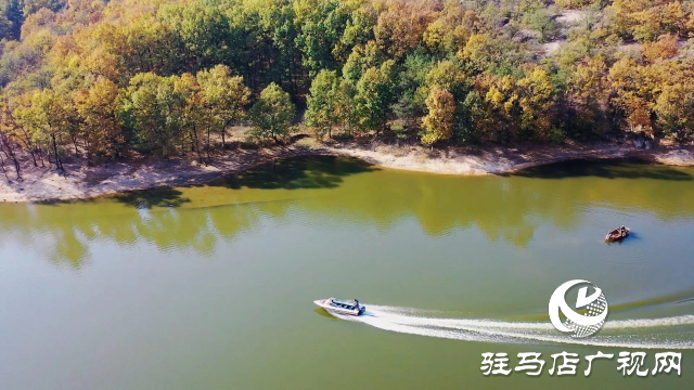 銅山湖之美:人在岸邊走 似在畫中游