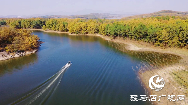 銅山湖之美:人在岸邊走 似在畫中游