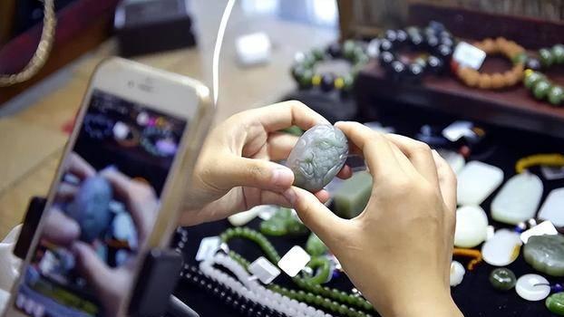 低俗獵奇、騙取流量？網(wǎng)絡鑒寶非法外之地