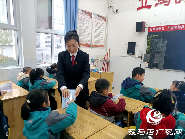 正陽縣人民法院開展國(guó)家憲法日送法進(jìn)校園活動(dòng)