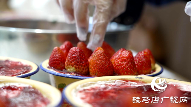 復(fù)古搪瓷盆草莓蛋糕成甜品界新寵