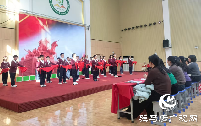 駐馬店市第三十三小學(xué)舉行社團(tuán)匯演