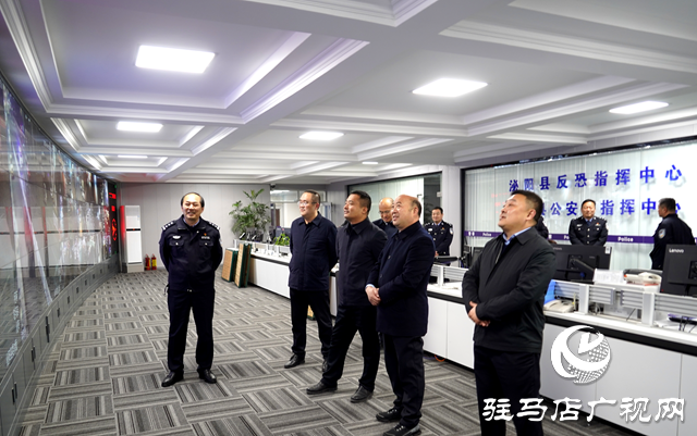 泌陽縣委副書記、縣長朱東升夜間督導(dǎo)檢查值班值守、安全穩(wěn)定等工作