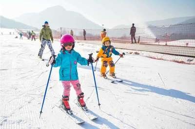 兒童滑雪時撞倒游客致其損傷，責(zé)任誰承擔(dān)？