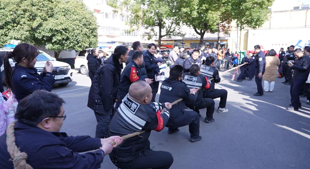 駐馬店市公安局經(jīng)濟(jì)開發(fā)區(qū)分局開展“歡樂慶元宵”活動(dòng)