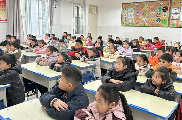 駐馬店市第三十三小學(xué)開展“開學(xué)第一課”主題教育活動(dòng)