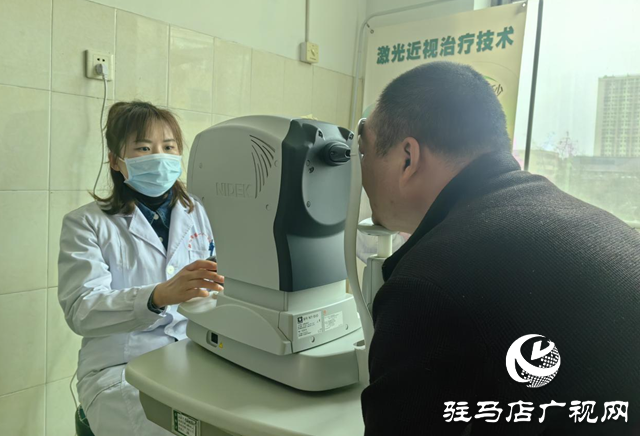 警惕！躺著玩手機(jī)成視力“隱形殺手” 醫(yī)生提醒或致雙眼度數(shù)差增大