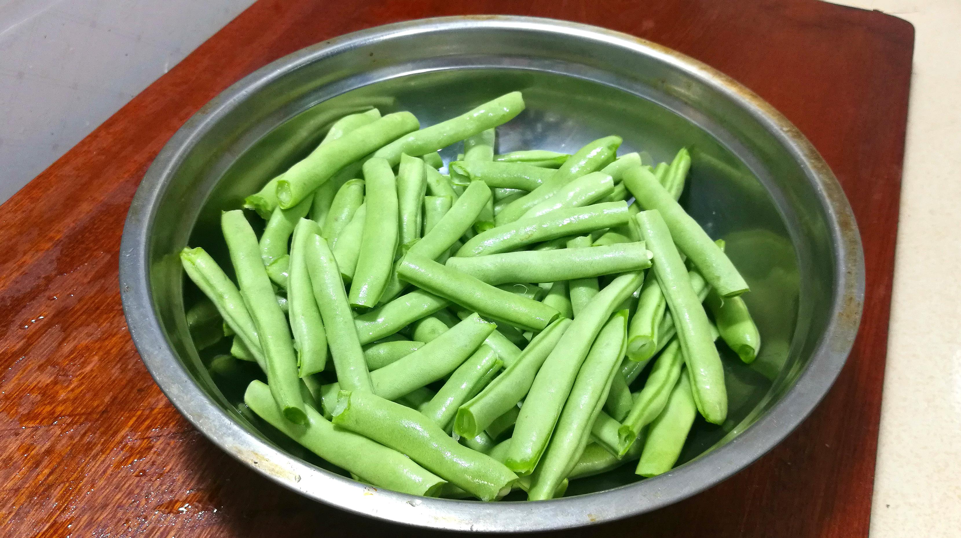 “聚餐不得用四季豆”，網(wǎng)友吵翻了