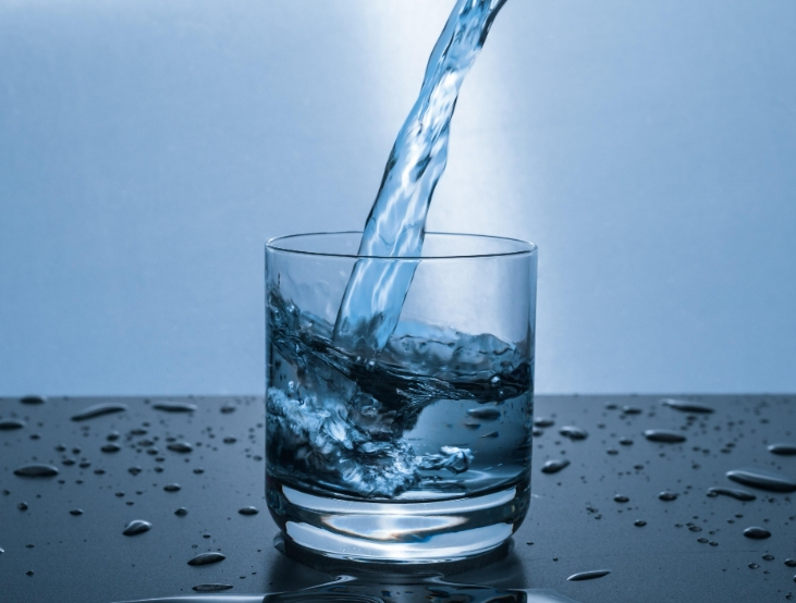 喝水太多真的會“水中毒”?專家告訴你科學補水的正確姿勢