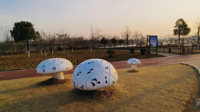 泌陽菌都公園:蘑菇雕塑點亮童話與文化之光