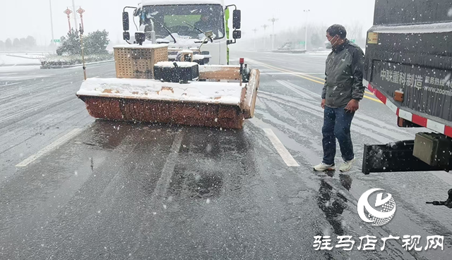駐馬店市城鄉(xiāng)一體化示范區(qū)城管局全力以赴除冰雪保通行