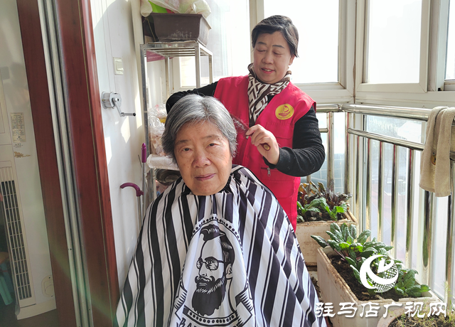 驛城區(qū)橡林社區(qū)志愿服務(wù)隊(duì)：“暖巢行動” 讓老人“暖身”還“暖心”