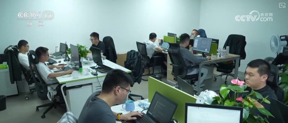 萬(wàn)象“耕”新助力小農(nóng)戶(hù)“種好地” 全產(chǎn)業(yè)鏈服務(wù)一“鍵”直達(dá)田間地頭