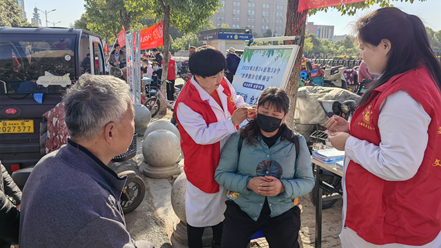 駐馬店市舉行“世界結(jié)核病日”主題宣傳活動 專家義診助力健康知識普及