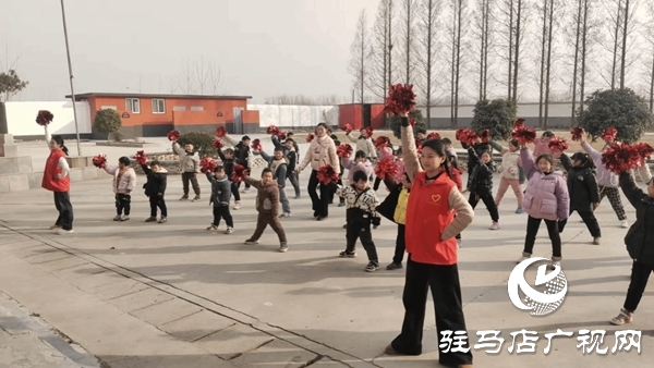 <strong>駐馬店職業(yè)技術(shù)學(xué)院教師教育學(xué)院開(kāi)展美育浸潤(rùn)下鄉(xiāng)支教活動(dòng)</strong>