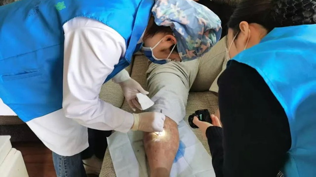  “豫健護(hù)理到家”解決患者換藥難題，上門護(hù)理暖人心