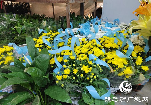 文明祭祀漸成風(fēng) 清明花市購銷旺