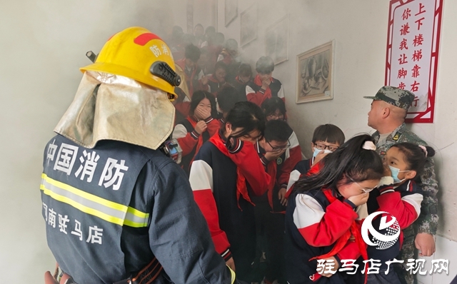 泌陽縣消防救援大隊(duì)走進(jìn)泌陽縣第五小學(xué)開展消防安全知識(shí)培訓(xùn)暨演練活動(dòng)