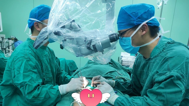 因?yàn)樾湃危≈眴挝黄哐诵堇先肃嵵莞榜v馬店求醫(yī)