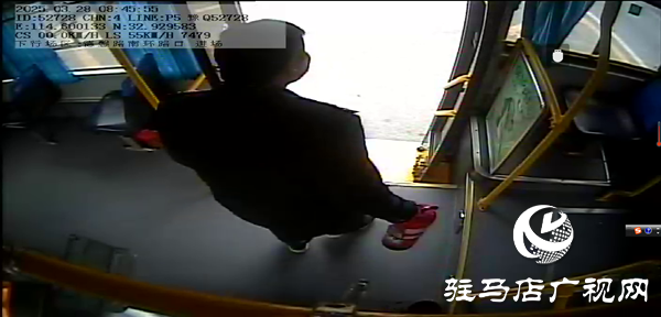 路遇貨車起火，平輿兩位公交駕駛員全力撲救