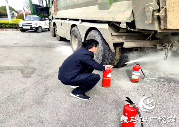 路遇貨車(chē)起火，平輿兩位公交駕駛員全力撲救