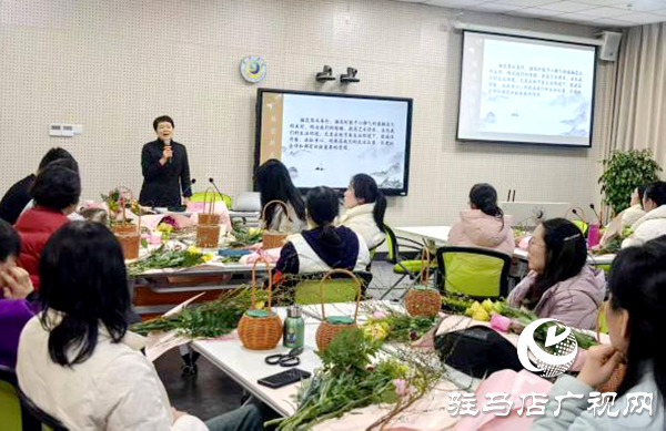 黃淮學(xué)院插花藝術(shù)協(xié)會開展中國傳統(tǒng)插花藝術(shù)培訓(xùn)