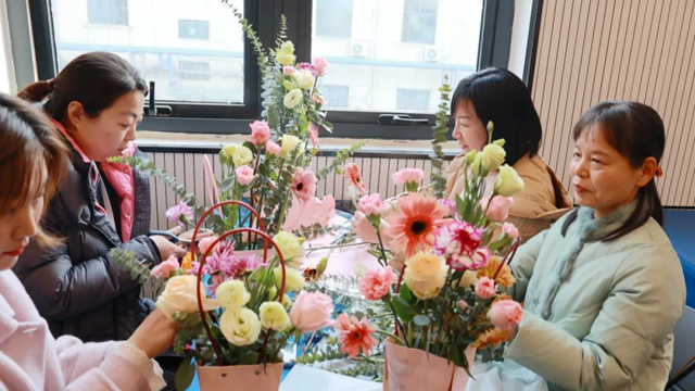 駐馬店市中心醫(yī)院開展“跟黨奮進新征程，巾幗建功新時代”繽紛三月系列活動