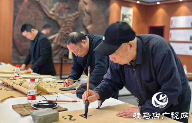 泌陽縣“翰墨寄哀思”清明節(jié)書畫筆會(huì)啟幕