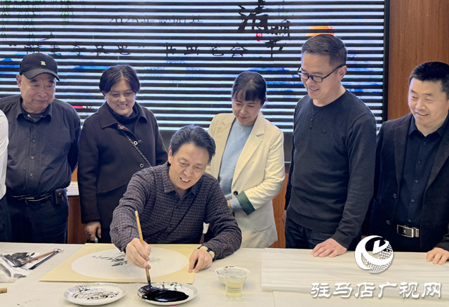 泌陽縣“翰墨寄哀思”清明節(jié)書畫筆會(huì)啟幕