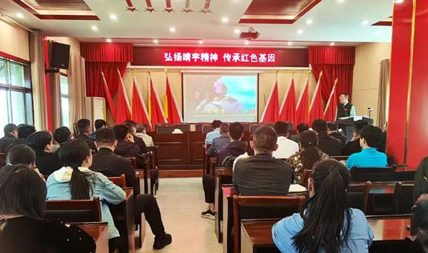 <strong>駐馬店市城鄉(xiāng)一體化示范區(qū)劉閣街道辦事處開展傳承紅色基因?qū)ｎ}報告會</strong>