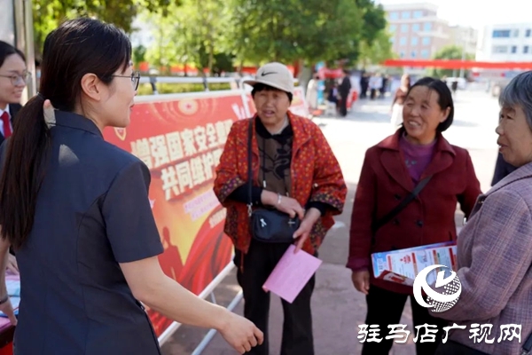 平輿縣人民法院：法治宣傳進(jìn)廣場(chǎng)  國家安全植于心