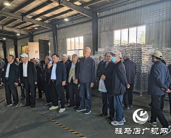 平輿縣組織老干部開展“走基層、看項(xiàng)目、話‘三園’”觀摩活動(dòng)   平輿新聞